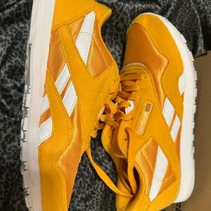 Reebok Nylon Trek Gold/White Unisex Running Shoe